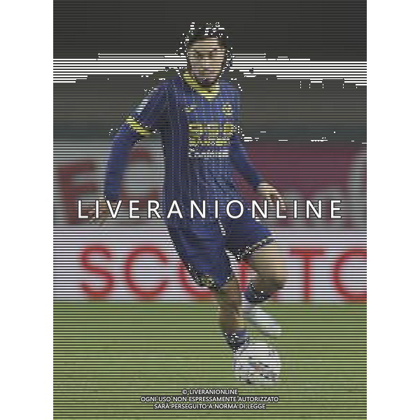 Suat Serdar of Hellas Verona FC play the ball during Hellas Verona FC vs AC Monza, 8° Serie A Enilive 2024-25 game at Marcantonio Bentegodi Stadium in Verona (VR), Italy, on October 21, 2024. (Photo by Davide Casentini) /AGENZIA ALDO LIVERANI SAS
