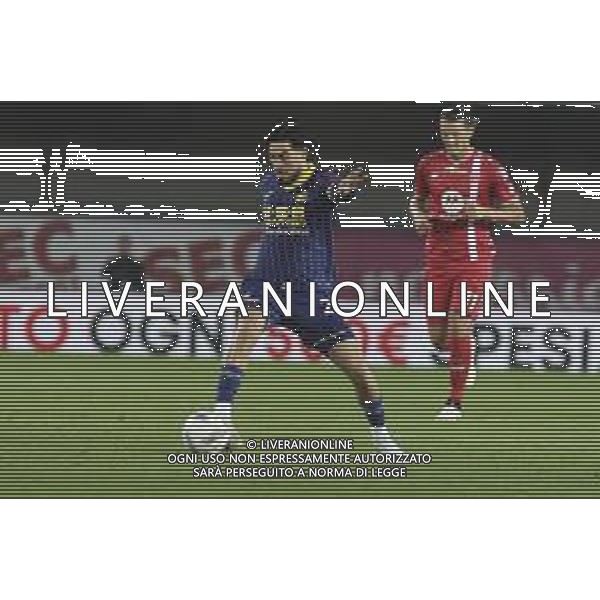 Suat Serdar of Hellas Verona FC play the ball during Hellas Verona FC vs AC Monza, 8° Serie A Enilive 2024-25 game at Marcantonio Bentegodi Stadium in Verona (VR), Italy, on October 21, 2024. (Photo by Davide Casentini) /AGENZIA ALDO LIVERANI SAS