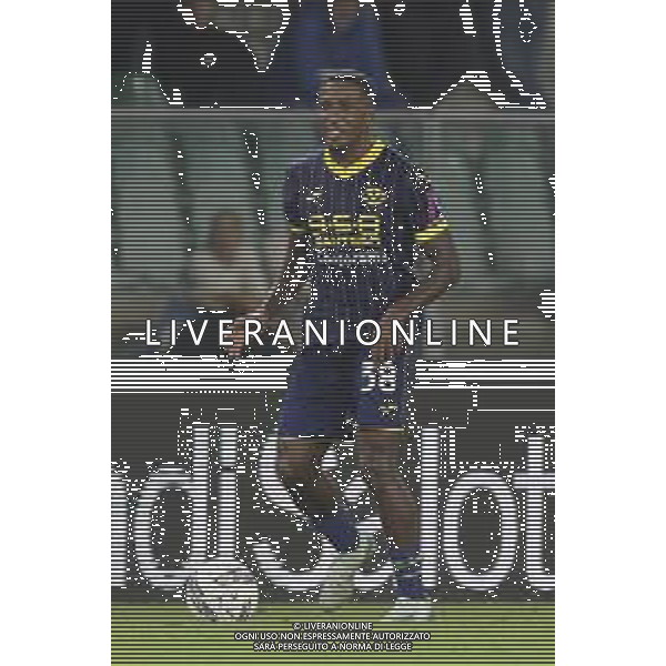 Jackson Tchatchoua of Hellas Verona FC play the ball during Hellas Verona FC vs AC Monza, 8° Serie A Enilive 2024-25 game at Marcantonio Bentegodi Stadium in Verona (VR), Italy, on October 21, 2024. (Photo by Davide Casentini) /AGENZIA ALDO LIVERANI SAS