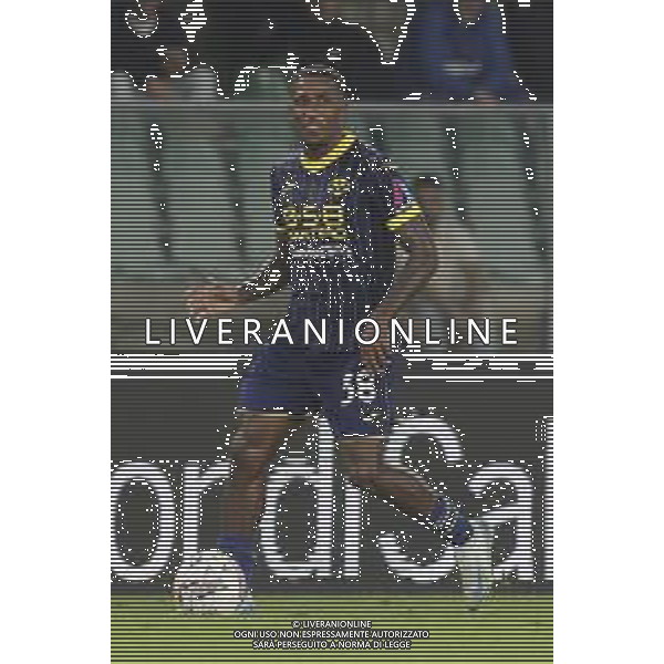Jackson Tchatchoua of Hellas Verona FC play the ball during Hellas Verona FC vs AC Monza, 8° Serie A Enilive 2024-25 game at Marcantonio Bentegodi Stadium in Verona (VR), Italy, on October 21, 2024. (Photo by Davide Casentini) /AGENZIA ALDO LIVERANI SAS