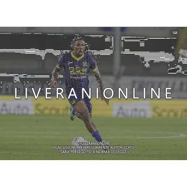 Jackson Tchatchoua of Hellas Verona FC play the ball during Hellas Verona FC vs AC Monza, 8° Serie A Enilive 2024-25 game at Marcantonio Bentegodi Stadium in Verona (VR), Italy, on October 21, 2024. (Photo by Davide Casentini) /AGENZIA ALDO LIVERANI SAS