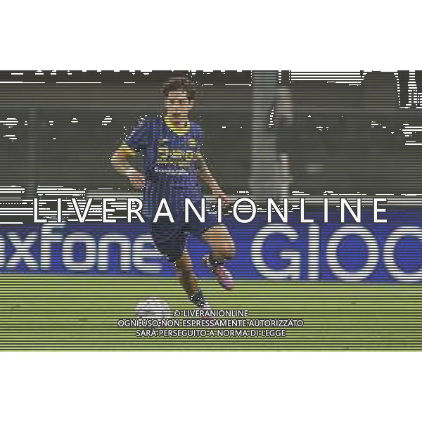 Domagoj Bradaric of Hellas Verona FC play the ball during Hellas Verona FC vs AC Monza, 8° Serie A Enilive 2024-25 game at Marcantonio Bentegodi Stadium in Verona (VR), Italy, on October 21, 2024. (Photo by Davide Casentini) /AGENZIA ALDO LIVERANI SAS