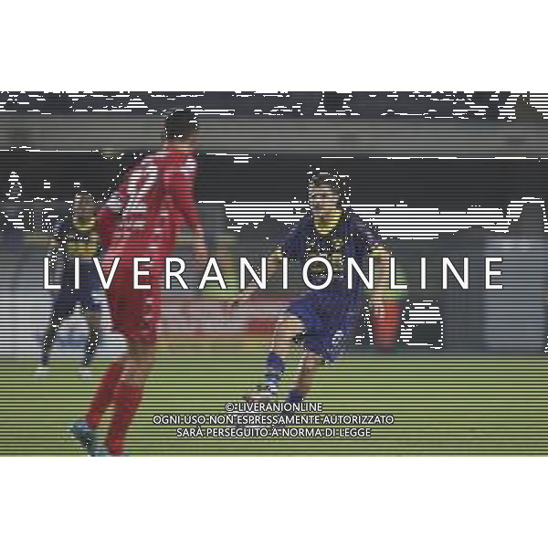 Reda Belahyane of Hellas Verona FC play the ball during Hellas Verona FC vs AC Monza, 8° Serie A Enilive 2024-25 game at Marcantonio Bentegodi Stadium in Verona (VR), Italy, on October 21, 2024. (Photo by Davide Casentini) /AGENZIA ALDO LIVERANI SAS