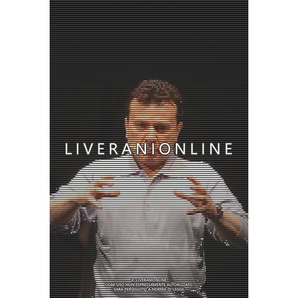 Milano 16/01/2006 Teatro Filodrammatici Pupo ( Enzo Ghinazzi ) \'Il Grande Croupier \' nella foto: Pupo durante le prove foto Danilo Recalcati / AG.Aldo Liverani