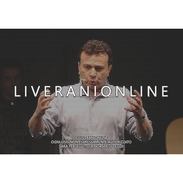 Milano 16/01/2006 Teatro Filodrammatici Pupo ( Enzo Ghinazzi ) \'Il Grande Croupier \' nella foto: Pupo durante le prove foto Danilo Recalcati / AG.Aldo Liverani