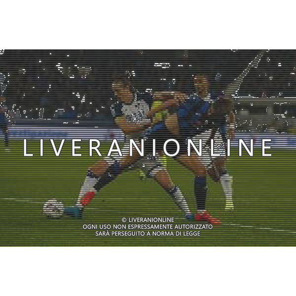 Daniele Ghilardi of Hellas Verona FC battle for the ball with Charles De Ketelaere of Atalanta BC. during Atalanta BC vs Hellas Verona FC, 9° Serie A Enilive 2024-25 game at Gewiss stadium in Bergamo (BG), Italy, on October 26, 2024. (Photo by Davide Casentini) /AGENZIA ALDO LIVERANI SAS
