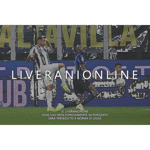 Inter vs Juventus nella foto contatto in area tra Danilo Luiz Da Silva (Juventus) e Marko Arnautovic (Inter) giudicato da rigore dall\'arbitro Marco Guida di Torre Annunziata (NA) Milano 27-10-2024 Stadio Giuseppe Meazza - San Siro Campionato Serie A Enilive - 9a giornata foto Roberto Garavaglia/Agenzia Aldo Liverani sas/AGENZIA ALDO LIVERANI SAS