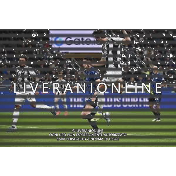 Inter vs Juventus nella foto Dusan Vlahovic (Juventus) segna il gol dell\'1 a 1 Milano 27-10-2024 Stadio Giuseppe Meazza - San Siro Campionato Serie A Enilive - 9a giornata foto Roberto Garavaglia/Agenzia Aldo Liverani sas/AGENZIA ALDO LIVERANI SAS