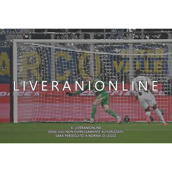 Inter vs Juventus nella foto Weston McKennie (Juventus) controlla un tiro dalla distanza Milano 27-10-2024 Stadio Giuseppe Meazza - San Siro Campionato Serie A Enilive - 9a giornata foto Roberto Garavaglia/Agenzia Aldo Liverani sas/AGENZIA ALDO LIVERANI SAS