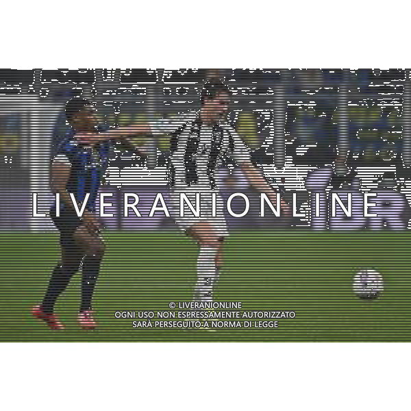 Inter vs Juventus nella foto Dusan Vlahovic (Juventus) e sulla SX Denzel Dumfries (Inter) Milano 27-10-2024 Stadio Giuseppe Meazza - San Siro Campionato Serie A Enilive - 9a giornata foto Roberto Garavaglia/Agenzia Aldo Liverani sas
