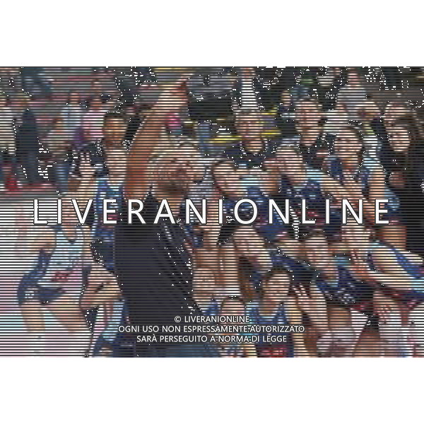 IMOLA 27 10 2024 CLAI IMOLA PALLAVOLO-CASALMAGGIORE 3-0 SERIE A2 NELLA FOTO ALLENATORE NELLO CALIENDO CON LA SQUADRA DOPO LA PARTITA CLAI IMOLA FOTO GIANNI SANNA-AG ALDO LIVERANI SAS