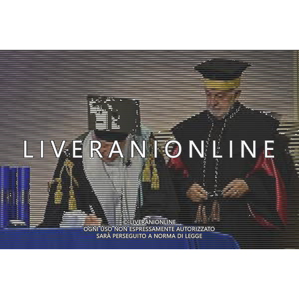 TVRG Laurea honorem Mogol nella foto Giulio Rapetti Mogol SX con il rettore Gianni Canova DX Milano 28-10-2024 Università IULM conferimento del Master ad Honorem a Giulio Rapetti Mogol in Editoria e Produzione musicale foto Roberto Garavaglia/Agenzia Aldo Liverani sas
