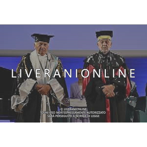 TVRG Laurea honorem Mogol nella foto Giulio Rapetti Mogol SX con il rettore Gianni Canova DX Milano 28-10-2024 Università IULM conferimento del Master ad Honorem a Giulio Rapetti Mogol in Editoria e Produzione musicale foto Roberto Garavaglia/Agenzia Aldo Liverani sas