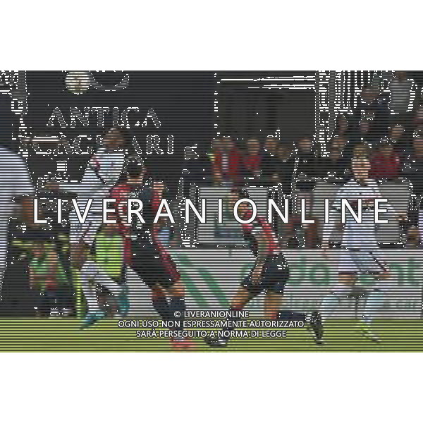 29-10-2024. Cagliari calcio-Bologna F.C. 10° giornata Serie A calcio Italia 2024/2025, stadio Unipol Domus Cagliari. Foto Salvatore Moi/Agenzia Aldo Liverani s.as. Nella foto: Jhon Lucumí Bologna, Piccoli Cagliari ©MOI SALVATORE-AGENZIA ALDO LIVERANI SAS