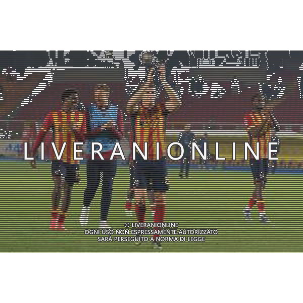 TVEM October 29, 2024 Lecce, Italy - US Lecce vs Hellas Verona - Italian soccer serie A 2024/25 - Via Del Mare Stadium. In the pic: Federico Baschirotto of US Lecce applauds fans foto emmanuele mastrodonato-ag aldo liverani sas