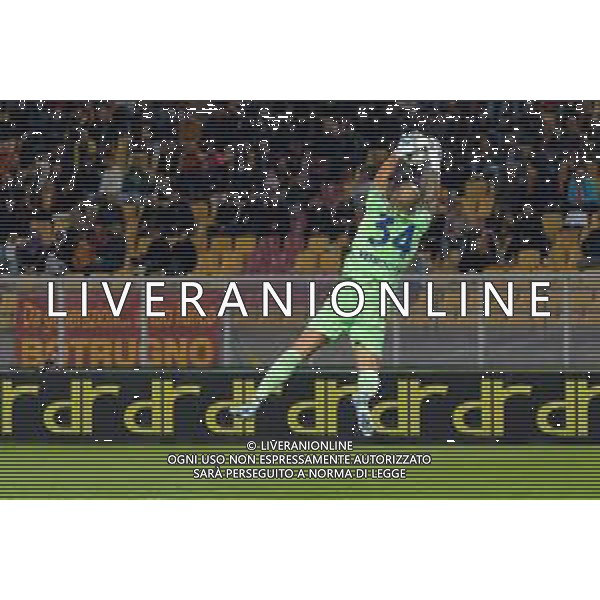TVEM October 29, 2024 Lecce, Italy - US Lecce vs Hellas Verona - Italian soccer serie A 2024/25 - Via Del Mare Stadium. In the pic: Simone Perilli of Hellas Verona foto emmanuele mastrodonato-ag aldo liverani sas