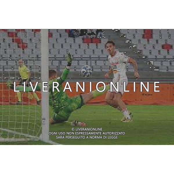 TVEM November 02, 2024 Bari, Italy - SSC Bari vs AC Reggiana - Italian soccer serie B 2024/25 - San Nicola Stadium. In the pic: Lorenzo Lucchesi of AC Reggiana scores a goal of 1-2 foto emmanuele mastrodonato-ag aldo liverani sas