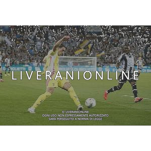 Dusan Vlahovic of Juventus FC play the ball during Udinese Calcio vs Juventus FC, 11° Serie A Enilive 2024-25 game at Bluenergy stadium in Udine (UD), Italy, on November 02, 2024. (Photo by Davide Casentini)- AGENZIA ALDO LIVERANI SAS