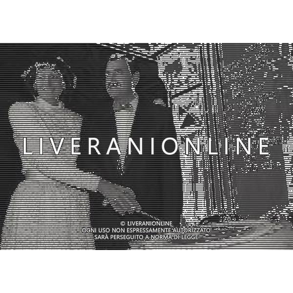 NEG-RETROSPETTIVA SARA SIMEONI MATRIMONIO NELLA FOTO SARA SIMEONI CON ERMINIO AZZARO LE NOZZE NELL\'ANNO 1987 AG ALDO LIVERANI SAS