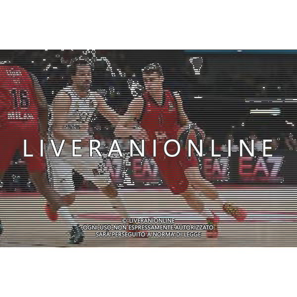TVRG EA7 Emporio Armani Olimpia Milano vs Real Madrid nella foto Sergio Llull (Real Madrid) e Neno Dimitrijevic (Olimpia Milano) Assago (MI) 07-11-2024 Unipol Forum Turkish Airlines EuroLeague 8a giornata regular season foto Roberto Garavaglia/Agenzia Aldo Liverani sas