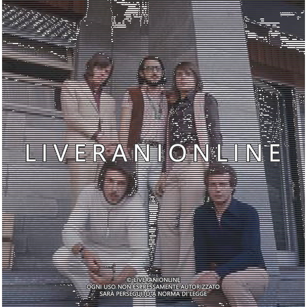 COL-RETROSPETTIVA COMPLESSO MUSICALE “I NOMADI” NELLA FOTO IL COMPLESSO MUSICALE DEI NOMADI A SAINT VINCENT NELL\'ANNO 1970 ( Giuseppe Beppe Carletti, Augusto Daolio, Paolo Lancellotti, Franco Midili, Gianni Coron ) AG ALDO LIVERANI SAS