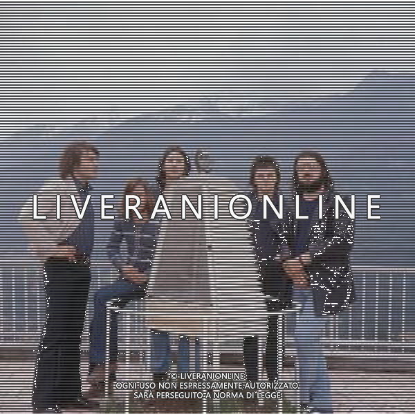 COL-RETROSPETTIVA COMPLESSO MUSICALE “I NOMADI” NELLA FOTO IL COMPLESSO MUSICALE DEI NOMADI A SAINT VINCENT NELL\'ANNO 1972 ( Giuseppe Beppe Carletti, Augusto Daolio, Paolo Lancellotti, Umberto Maggi, Amos Amaranti ) AG ALDO LIVERANI SAS