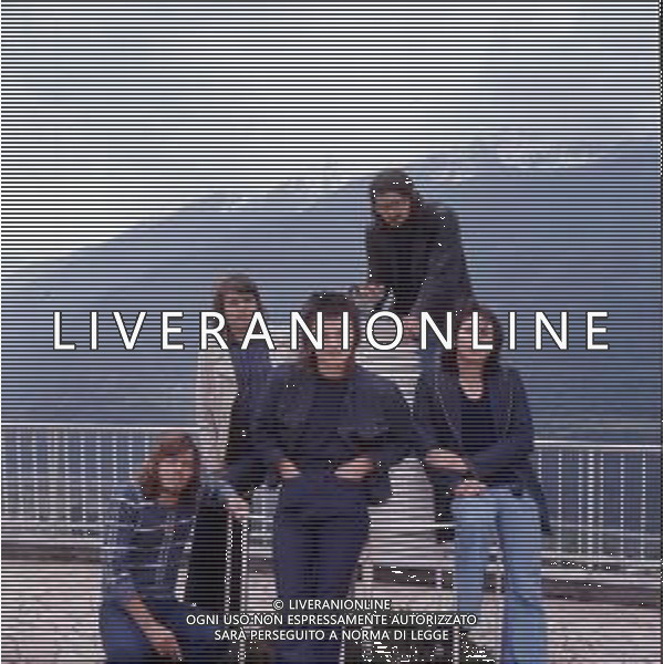 COL-RETROSPETTIVA COMPLESSO MUSICALE “I NOMADI” NELLA FOTO IL COMPLESSO MUSICALE DEI NOMADI A SAINT VINCENT NELL\'ANNO 1972 ( Giuseppe Beppe Carletti, Augusto Daolio, Paolo Lancellotti, Umberto Maggi, Amos Amaranti ) AG ALDO LIVERANI SAS