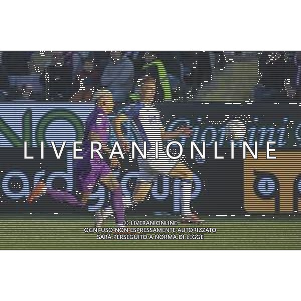 Darko Lazovic of Hellas Verona FC competes for the ball with Dodò of ACF Fiorentina during ACF Fiorentina vs Hellas Verona FC, 12° Serie A Enilive 2024-25 game at Artemio Franchi stadium in Firenze (FI), Italy, on November 10, 2024. (Photo by Davide Casentini)- AGENZIA ALDO LIVERANI SAS