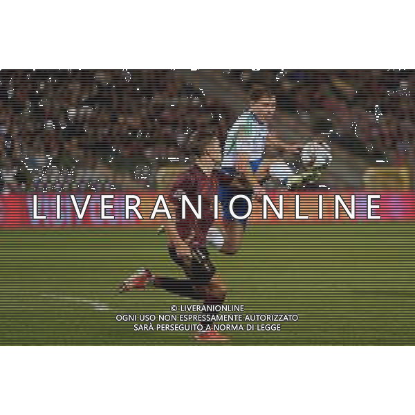 TVEM November 14, 2024 Brussels, Belgium - Belgium vs Italy - UEFA Nations League 2024/25, League A Group A2 match - King Baudouin Stadium. In the pic: Nicolò Barella of Italy in action against Leandro Trossard of Belgium foto emmanuele mastrodonato-ag aldo liverani sas