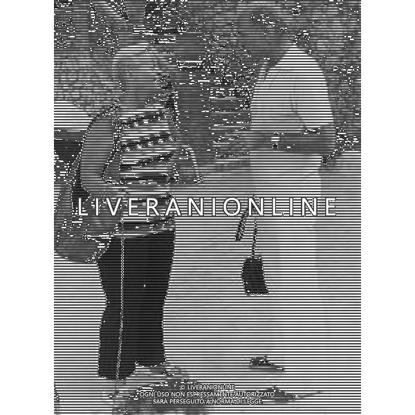 ST-RETROSPETTIVA LEE VAN CLEEF ATTORE NELLA FOTO LEE VAN CLEEF A TAORMINA NELL\'ANNO 1973 CON LA MOGLIE JOAN MARJORIE DRANE AG ALDO LIVERANI SAS