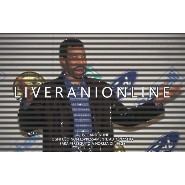 DIA- RETROSPETTIVA LIONEL RICHIE CANTANTE NELLA FOTO LIONEL RICHIE OSPITE AL FESTIVAL DI SANREMO NELL’ANNO 1997 AG ALDO LIVERANI SAS