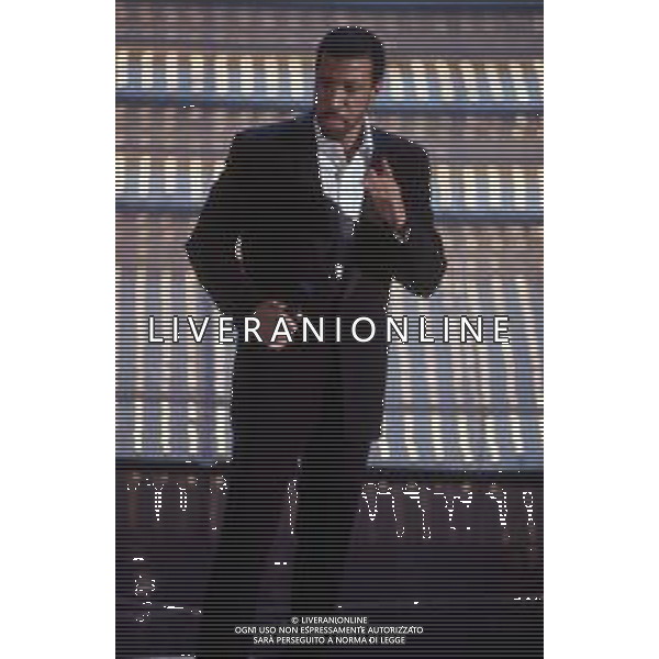DIA- RETROSPETTIVA LIONEL RICHIE CANTANTE NELLA FOTO LIONEL RICHIE OSPITE AL FESTIVAL DI SANREMO NELL’ANNO 1997 AG ALDO LIVERANI SAS