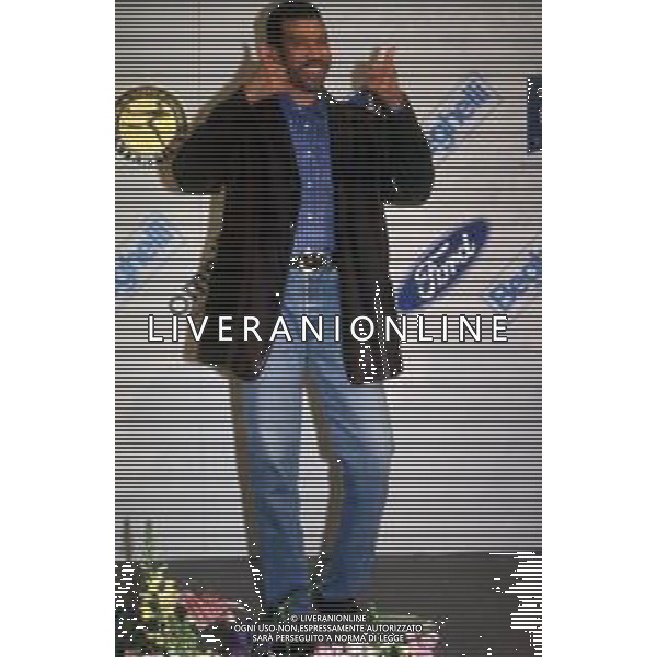 DIA- RETROSPETTIVA LIONEL RICHIE CANTANTE NELLA FOTO LIONEL RICHIE OSPITE AL FESTIVAL DI SANREMO NELL’ANNO 1997 AG ALDO LIVERANI SAS