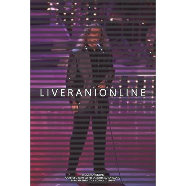 DIAP-RETROSPETTIVA MICHAEL BOLTON CANTANTE NELLA FOTO MICHAEL BOLTON AL FESTIVAL DI SANREMO NELL\'ANNO 1996 AG ALDO LIVERANI SAS
