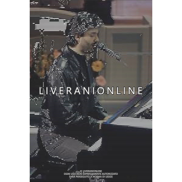 DIAP-RETROSPETTIVA ANDREA BOCELLI CANTANTE NELLA FOTO ANDREA BOCELLI AL FESTIVAL DI SANREMO GIOVANI NELL\'ANNO 1994 AG ALDO LIVERANI SAS 