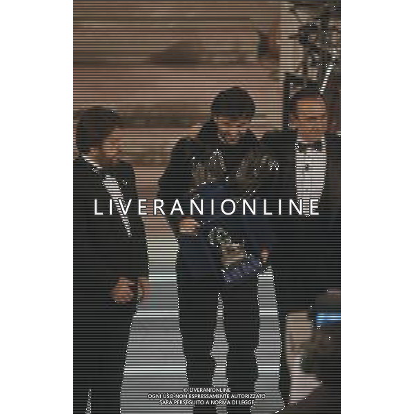 DIAP-RETROSPETTIVA ANDREA BOCELLI CANTANTE NELLA FOTO ANDREA BOCELLI AL FESTIVAL DI SANREMO GIOVANI NELL\'ANNO 1994 CON PIPPO BAUDO AG ALDO LIVERANI SAS 