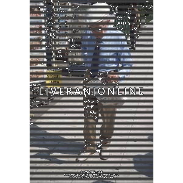 DIAP-RETROSPETTIVA SANDRO PERTINI POLITICO E EX PRESIDENTE DELLA REPUBBLICA ITALIANA NELLA FOTO SANDRO PERTINI IN VACANZA A NIZZA NELL\'ANNO 1985 AG ALD LIVERANI SAS