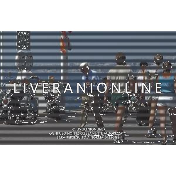 DIAP-RETROSPETTIVA SANDRO PERTINI POLITICO E EX PRESIDENTE DELLA REPUBBLICA ITALIANA NELLA FOTO SANDRO PERTINI IN VACANZA A NIZZA NELL\'ANNO 1985 AG ALD LIVERANI SAS