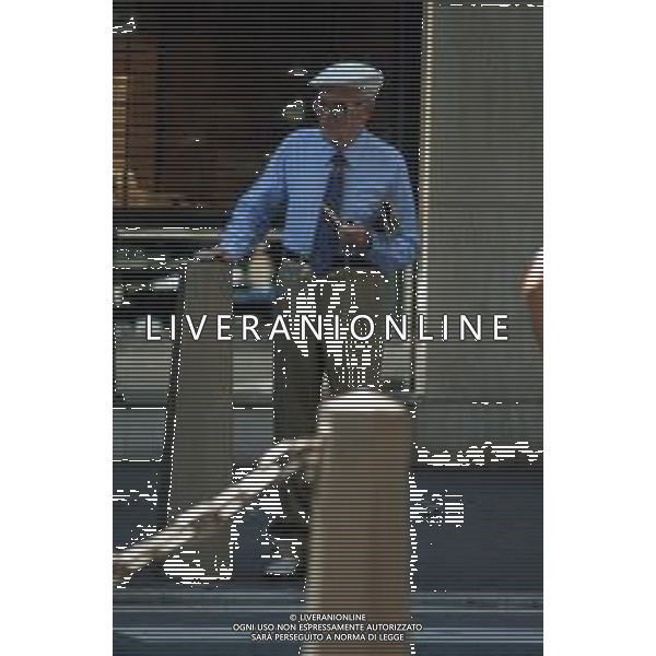 DIAP-RETROSPETTIVA SANDRO PERTINI POLITICO E EX PRESIDENTE DELLA REPUBBLICA ITALIANA NELLA FOTO SANDRO PERTINI IN VACANZA A NIZZA NELL\'ANNO 1985 AG ALD LIVERANI SAS