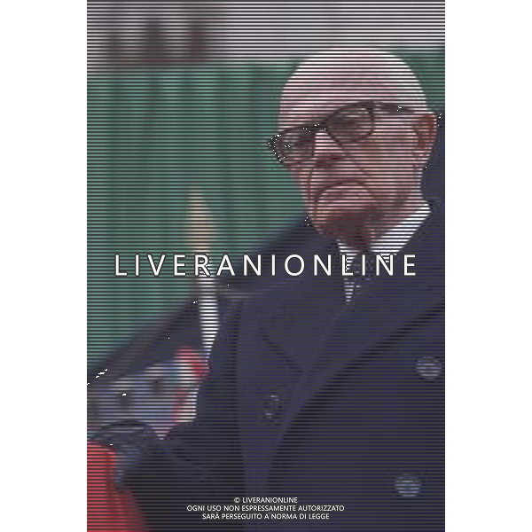 DIAP-RETROSPETTIVA SANDRO PERTINI POLITICO E PRESIDENTE DELLA REPUBBLICA ITALIANA NELLA FOTO SANDRO PERTINI A BOLOGNA NELL\'ANNO 1984 AI FUNERALI DELLE VITTIME DELLA STRAGE DEL TRENO 904 AG ALDO LIVERANI SAS 