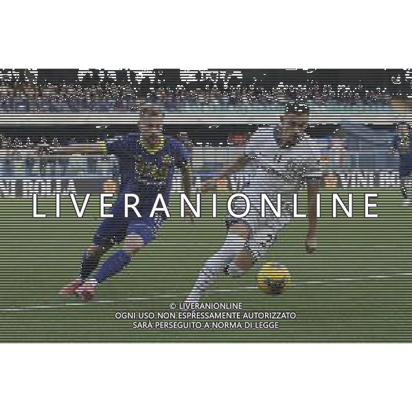 Kristjan Asllani of Inter FC competes for the ball with Casper Tengstedt of Hellas Verona FC during Hellas Verona FC vs Inter FC, 13° Serie A Enilive 2024-25 game at Marcantonio Bentegodi stadium in Verona (VR), Italy, on November 23, 2024. (Photo by Davide Casentini)- AGENZIA ALDO LIVERANI SAS