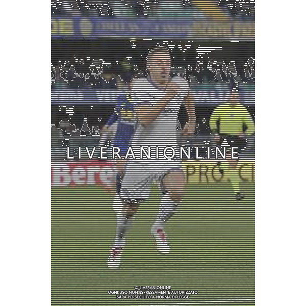 Davide Frattesi of Inter FC play the ball during Hellas Verona FC vs Inter FC, 13° Serie A Enilive 2024-25 game at Marcantonio Bentegodi stadium in Verona (VR), Italy, on November 23, 2024. (Photo by Davide Casentini)- AGENZIA ALDO LIVERANI SAS
