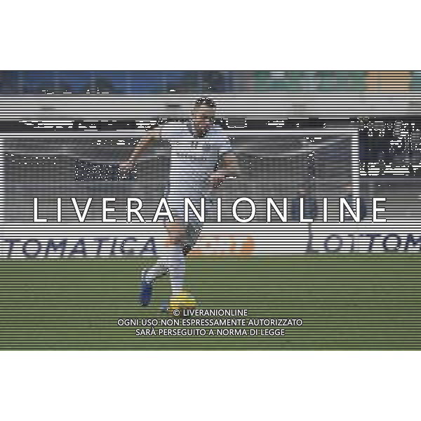 Stefan de Vrij of Inter FC play the ball during Hellas Verona FC vs Inter FC, 13° Serie A Enilive 2024-25 game at Marcantonio Bentegodi stadium in Verona (VR), Italy, on November 23, 2024. (Photo by Davide Casentini)- AGENZIA ALDO LIVERANI SAS