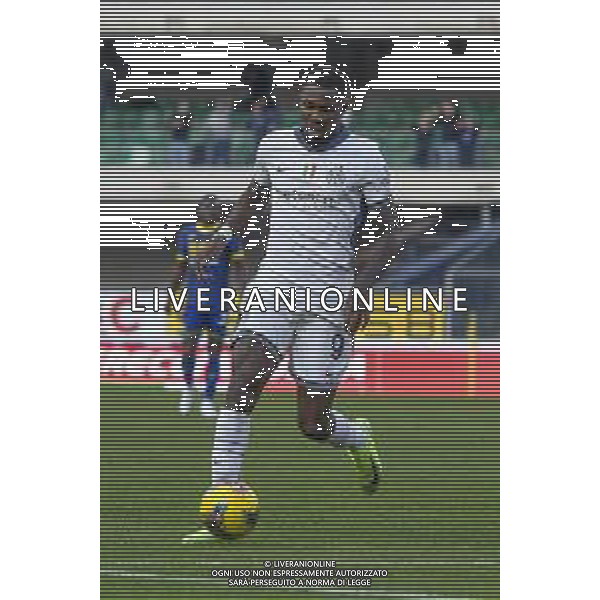 Marcus Thuram of Inter FC play the ball during Hellas Verona FC vs Inter FC, 13° Serie A Enilive 2024-25 game at Marcantonio Bentegodi stadium in Verona (VR), Italy, on November 23, 2024. (Photo by Davide Casentini)- AGENZIA ALDO LIVERANI SAS