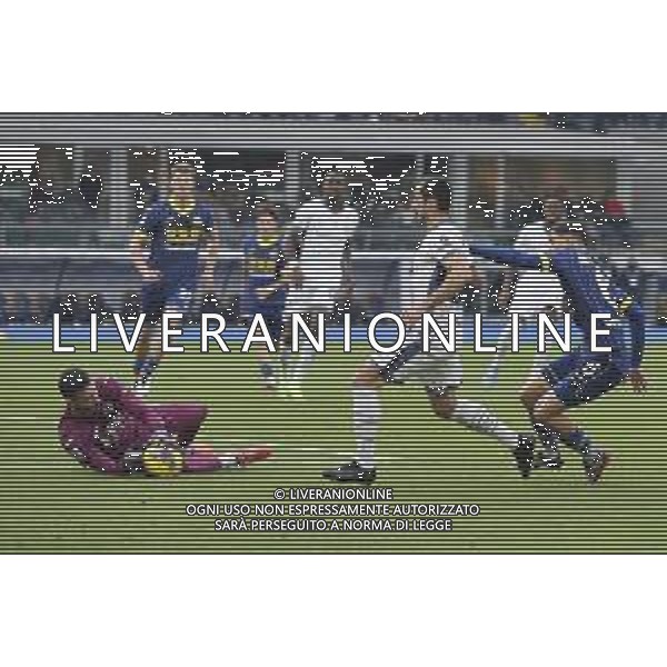 Lorenzo Montipo’ of Hellas Verona FC makes a save on Henrikh Mkhitaryan of Inter FC during Hellas Verona FC vs Inter FC, 13° Serie A Enilive 2024-25 game at Marcantonio Bentegodi stadium in Verona (VR), Italy, on November 23, 2024. (Photo by Davide Casentini)- AGENZIA ALDO LIVERANI SAS