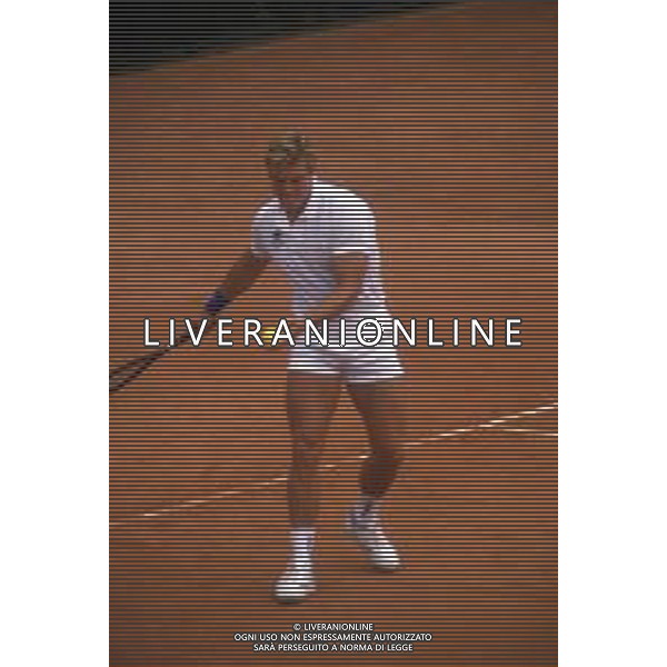 DIA-RETROSPETTIVA DOLPH LUNDGREN ATTORE NELLA FOTO DOLPH LUNDGREN GIOCA A TENNIS A MONTE CARLO NELL’ANNO 1988 DIM STUDIO - AG ALDO LIVERANI SAS