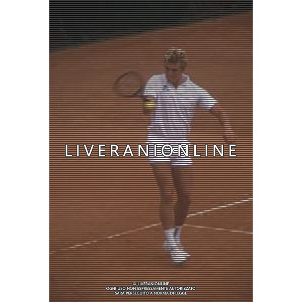DIA-RETROSPETTIVA DOLPH LUNDGREN ATTORE NELLA FOTO DOLPH LUNDGREN GIOCA A TENNIS A MONTE CARLO NELL’ANNO 1988 DIM STUDIO - AG ALDO LIVERANI SAS
