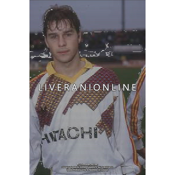 DIA-RETROSPETTIVA BELLOTTI FABIO CALCIATORE NELLA FOTO FABIO BELOTTI CON LA MAGLIA DEL LECCE CALCIO NELL’ANNO 1991-1992 AG ALDO LIVERANI SAS