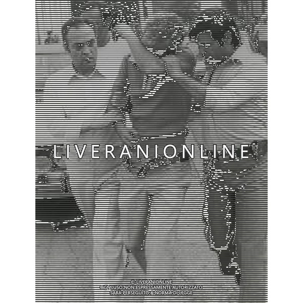 ST-05-08-1974 BRESCIA TENTATA EVASIONE DAL CARCERE NELLA FOTO I MOMENTI DELLA TENTATA EVASIONE DAL CARCERE DI BRESCIA, CON UN AGENTE DELLA POLIZIA PENITENZIARIA PREOSO IN OSTAGGIONELL\'AZIONE CRIMONOSA RIMASE UCCISO L\'AAPUNTATO DELL POLIZIA PENITENZIARIA NERIO FISCHIONE. AG ALDO LIVERANI SAS