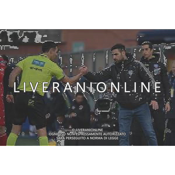 TVRG Como vs Monza nella foto Cesc Fabregas allenatore Como si scusa con l\'arbitro Juan Luca Sacchi di Macerata Como 30-11-2024 Stadio Giuseppe Sinigaglia Campionato Serie A Enilive - 14a giornata foto Roberto Garavaglia/Agenzia Aldo Liverani sas